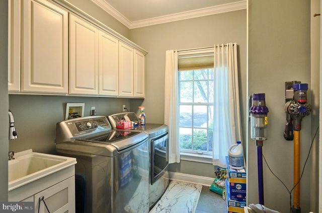 5765 VALLEY STREAM DR, Doylestown, PA 18902