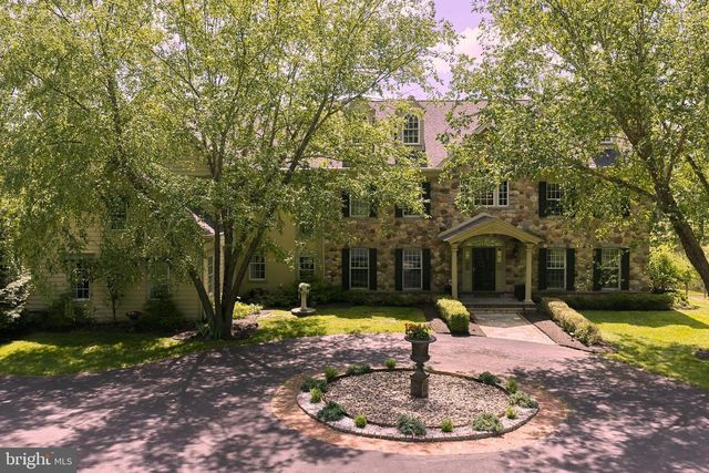 5765 VALLEY STREAM DR, Doylestown, PA 18902