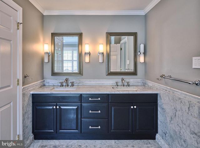5765 VALLEY STREAM DR, Doylestown, PA 18902