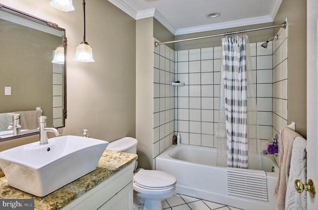 5765 VALLEY STREAM DR, Doylestown, PA 18902