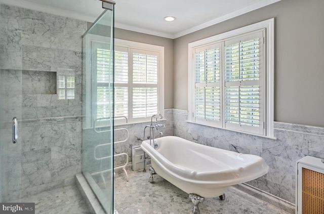 5765 VALLEY STREAM DR, Doylestown, PA 18902