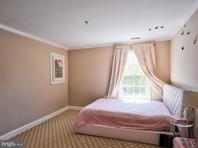 5765 VALLEY STREAM DR, Doylestown, PA 18902