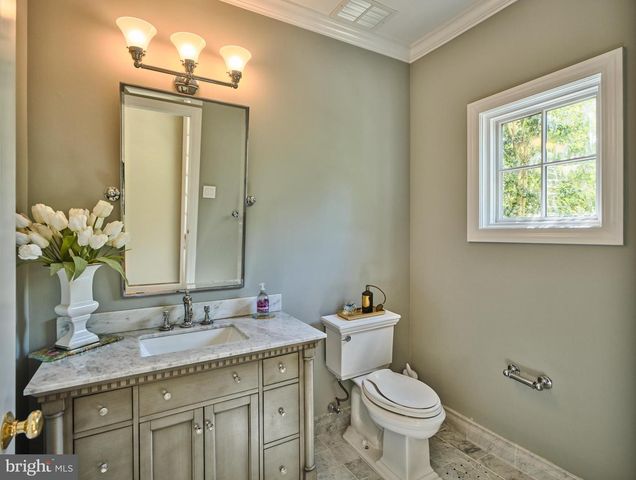 5765 VALLEY STREAM DR, Doylestown, PA 18902