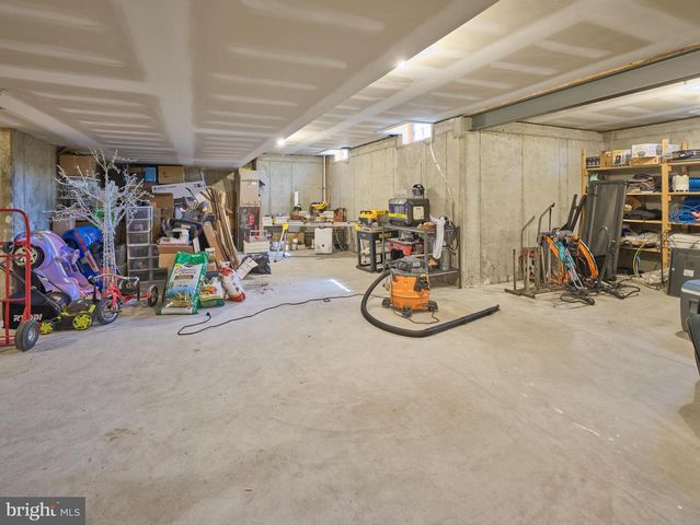 5765 VALLEY STREAM DR, Doylestown, PA 18902