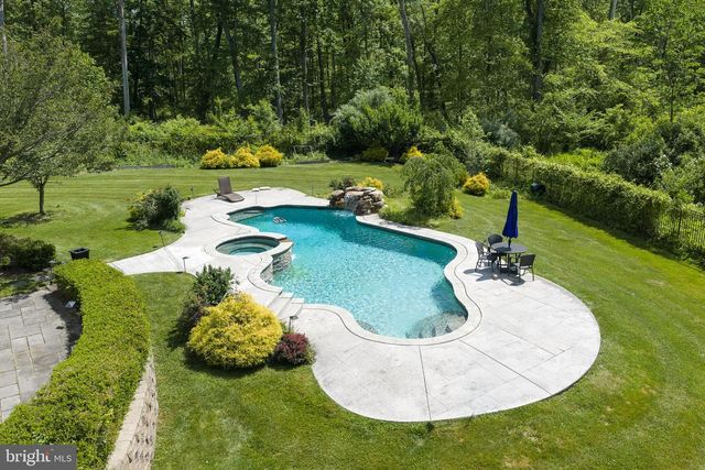 5765 VALLEY STREAM DR, Doylestown, PA 18902
