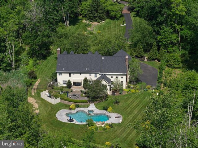 5765 VALLEY STREAM DR, Doylestown, PA 18902
