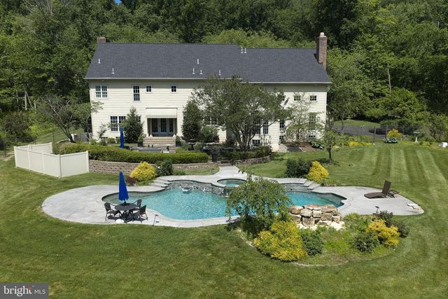 5765 VALLEY STREAM DR, Doylestown, PA 18902
