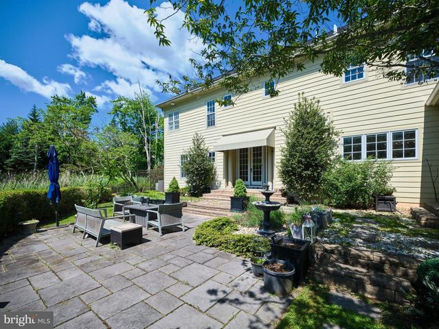 5765 VALLEY STREAM DR, Doylestown, PA 18902
