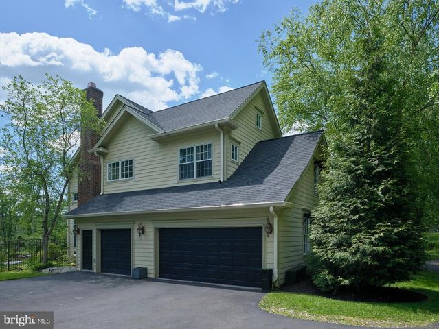 5765 VALLEY STREAM DR, Doylestown, PA 18902