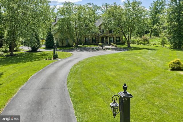 5765 VALLEY STREAM DR, Doylestown, PA 18902