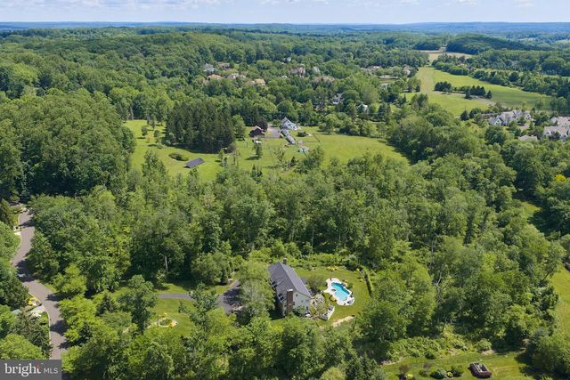 5765 VALLEY STREAM DR, Doylestown, PA 18902