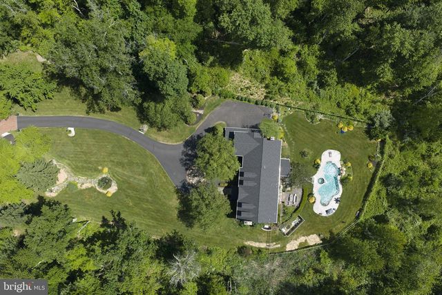 5765 VALLEY STREAM DR, Doylestown, PA 18902