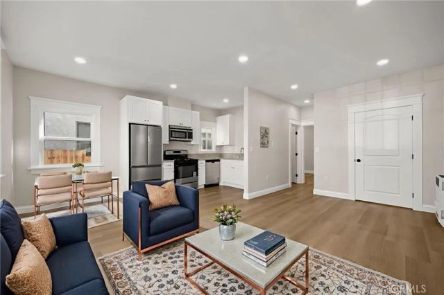 1822 E 2nd 6, Long Beach, CA 90802