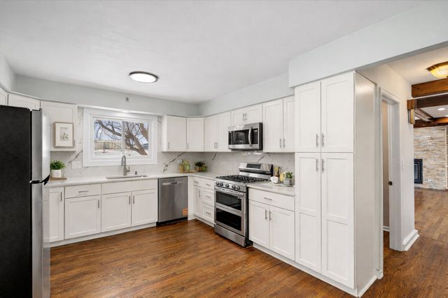 931 CANTERBURY Drive, Schaumburg, IL 60195