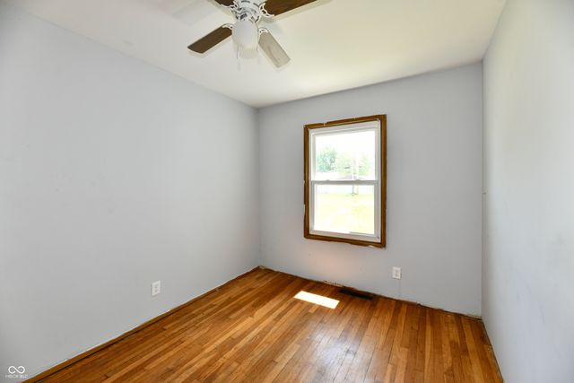 129 E McKenzie Road, Greenfield, IN 46140