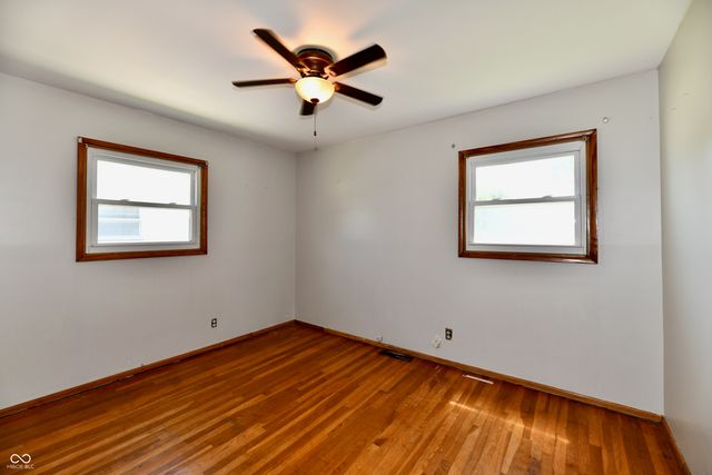 129 E McKenzie Road, Greenfield, IN 46140