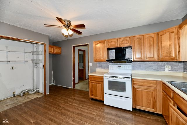 129 E McKenzie Road, Greenfield, IN 46140