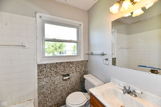 129 E McKenzie Road, Greenfield, IN 46140
