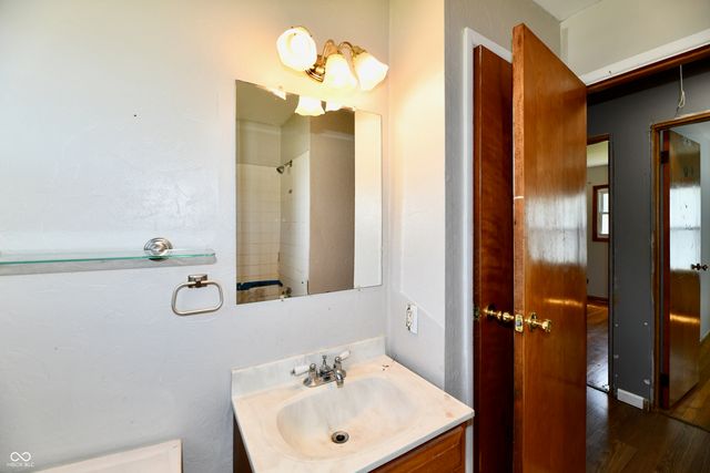 129 E McKenzie Road, Greenfield, IN 46140