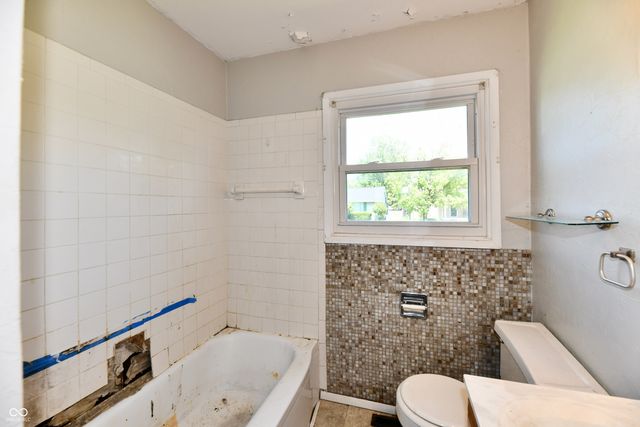 129 E McKenzie Road, Greenfield, IN 46140
