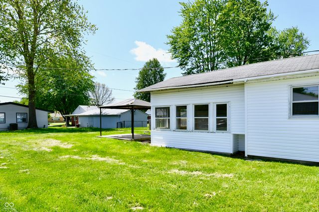 129 E McKenzie Road, Greenfield, IN 46140