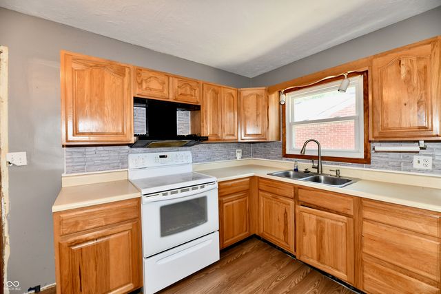 129 E McKenzie Road, Greenfield, IN 46140