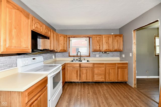129 E McKenzie Road, Greenfield, IN 46140