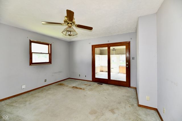 129 E McKenzie Road, Greenfield, IN 46140