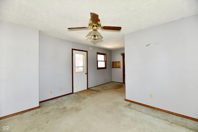 129 E McKenzie Road, Greenfield, IN 46140