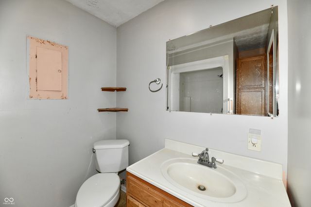 129 E McKenzie Road, Greenfield, IN 46140