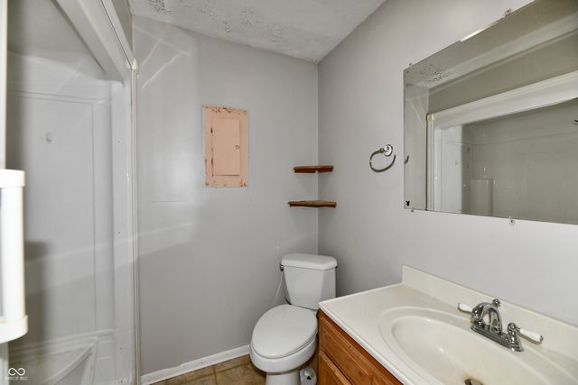 129 E McKenzie Road, Greenfield, IN 46140