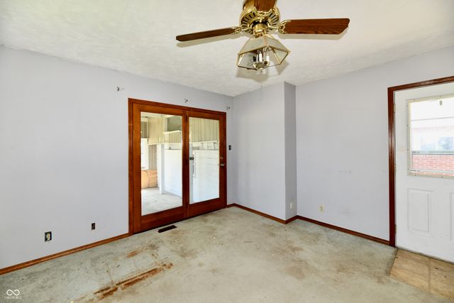 129 E McKenzie Road, Greenfield, IN 46140