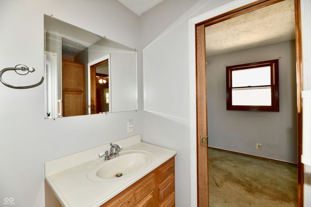 129 E McKenzie Road, Greenfield, IN 46140