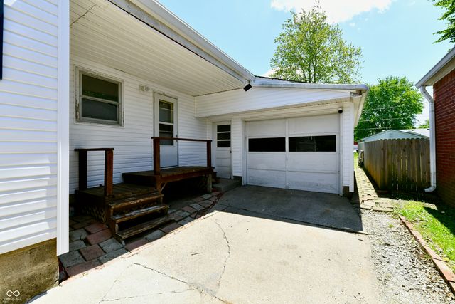 129 E McKenzie Road, Greenfield, IN 46140