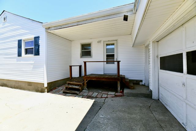 129 E McKenzie Road, Greenfield, IN 46140