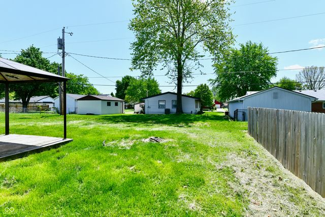 129 E McKenzie Road, Greenfield, IN 46140