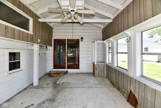 129 E McKenzie Road, Greenfield, IN 46140