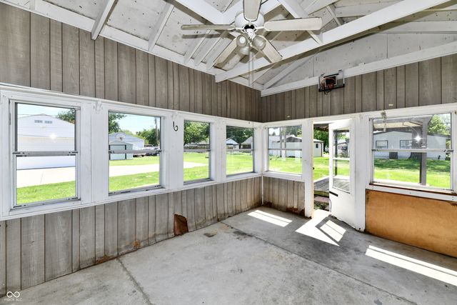 129 E McKenzie Road, Greenfield, IN 46140