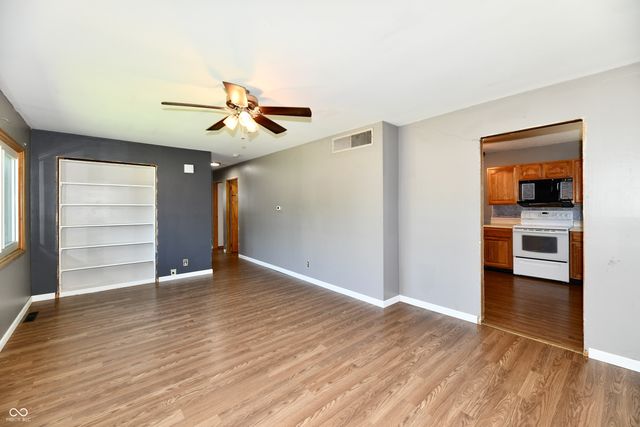 129 E McKenzie Road, Greenfield, IN 46140