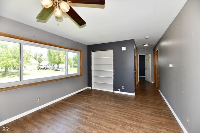 129 E McKenzie Road, Greenfield, IN 46140