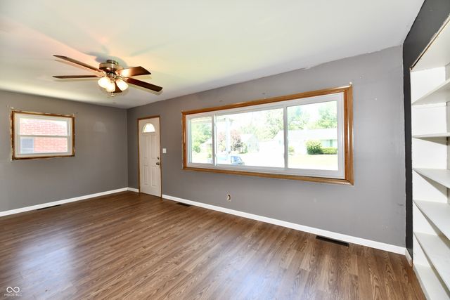 129 E McKenzie Road, Greenfield, IN 46140