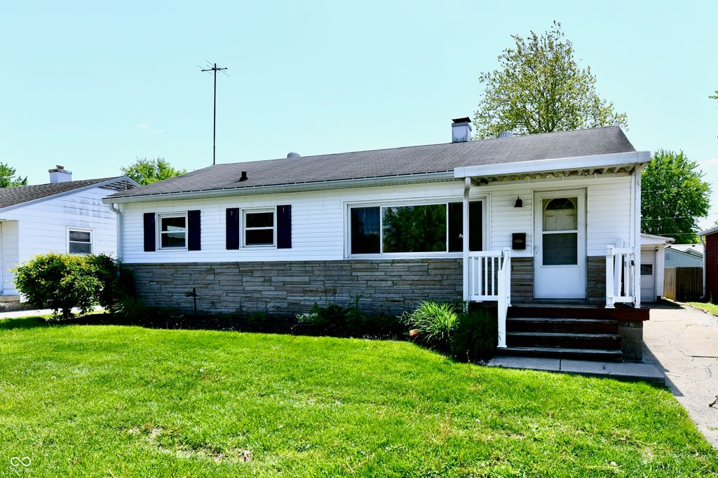 129 E McKenzie Road, Greenfield, IN 46140