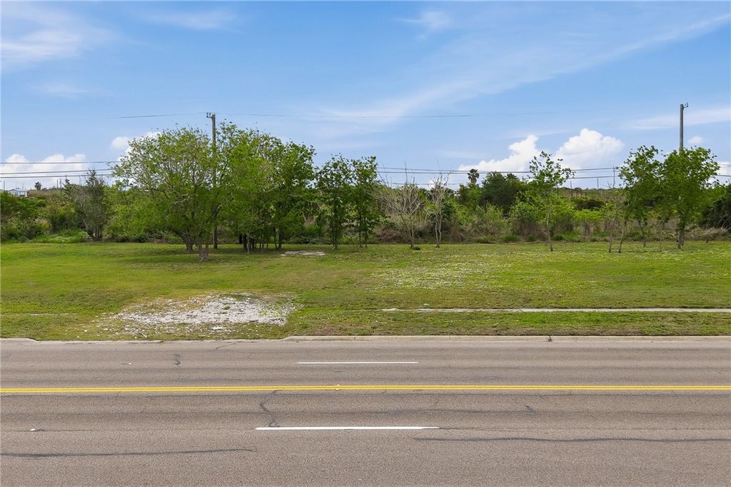 351 N Commercial St, Aransas Pass, TX 78336 — exterior