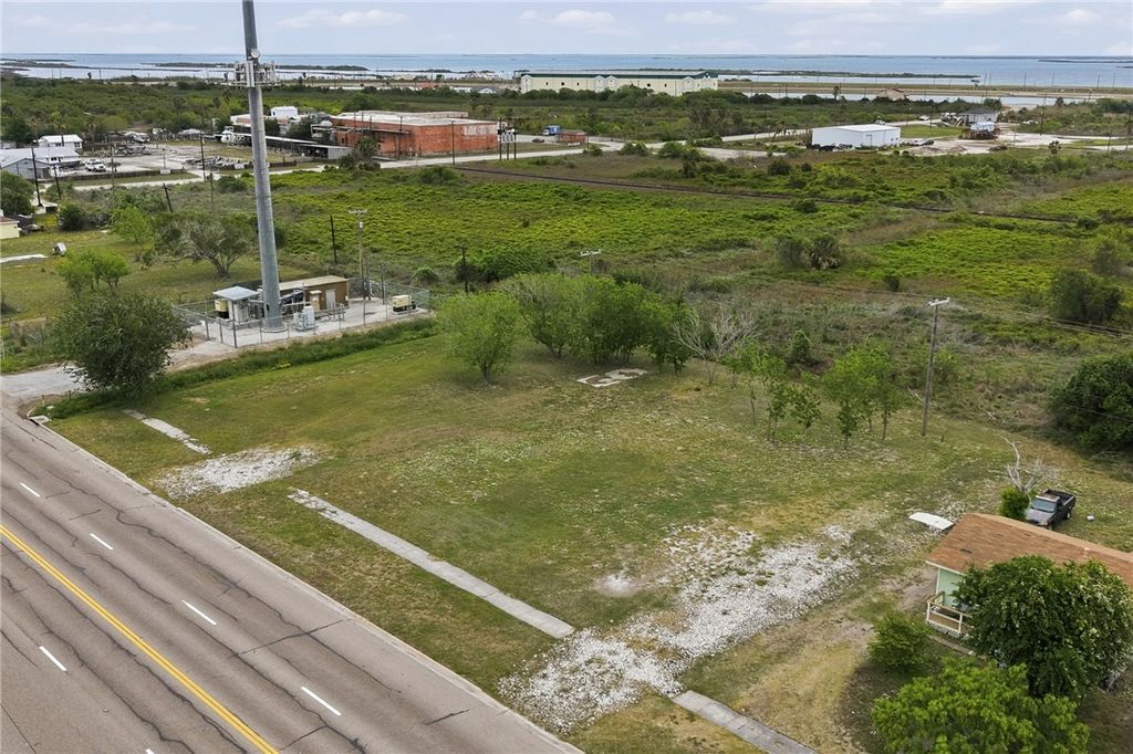 351 N Commercial St, Aransas Pass, TX 78336 — photo 4