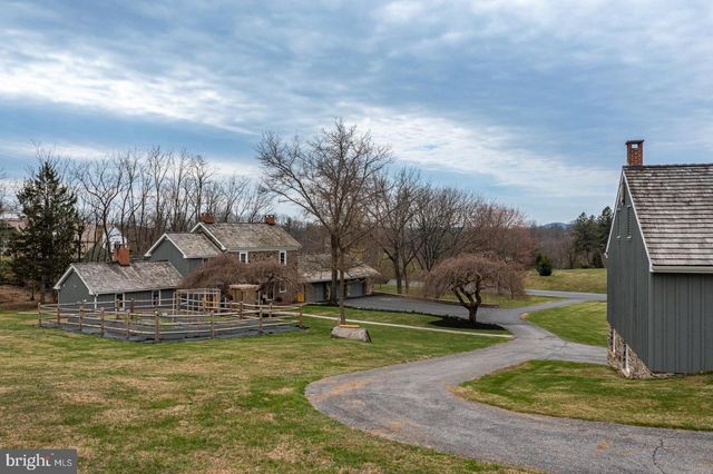 566 SCENIC DR, Bernville, PA 19506