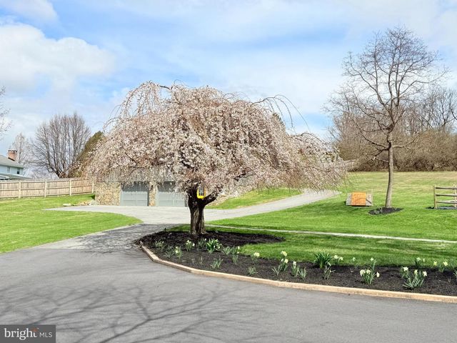 566 SCENIC DR, Bernville, PA 19506