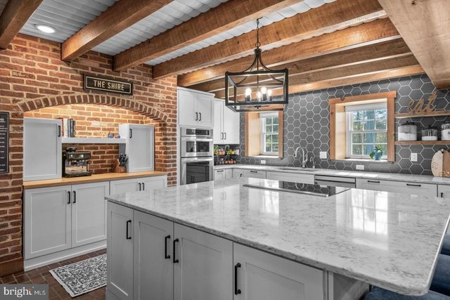 566 SCENIC DR, Bernville, PA 19506