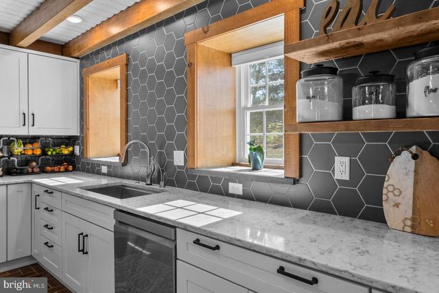 566 SCENIC DR, Bernville, PA 19506