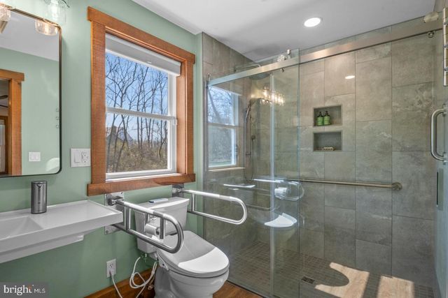 566 SCENIC DR, Bernville, PA 19506