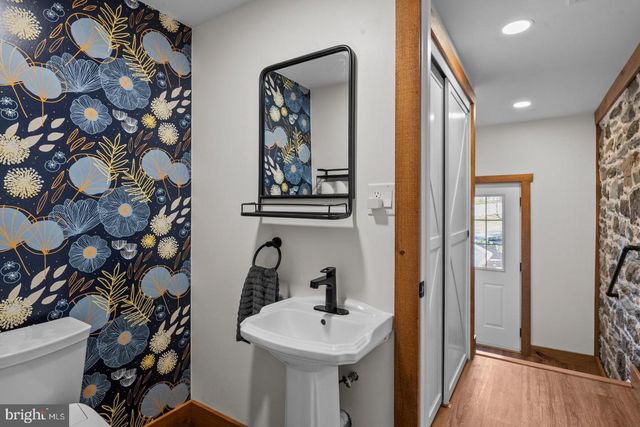 566 SCENIC DR, Bernville, PA 19506